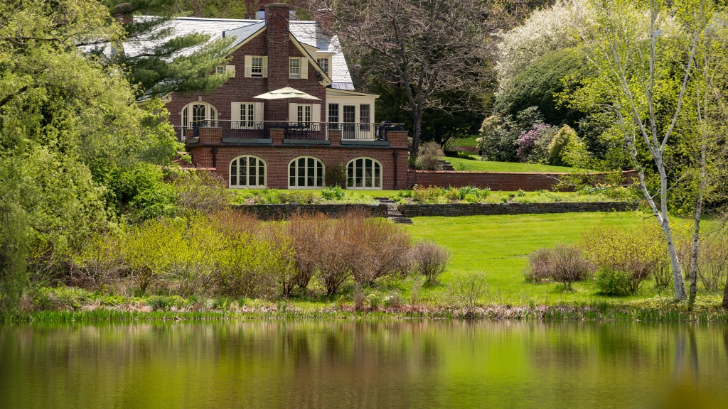 Montgomery House Pond View Montgomery House Pond View